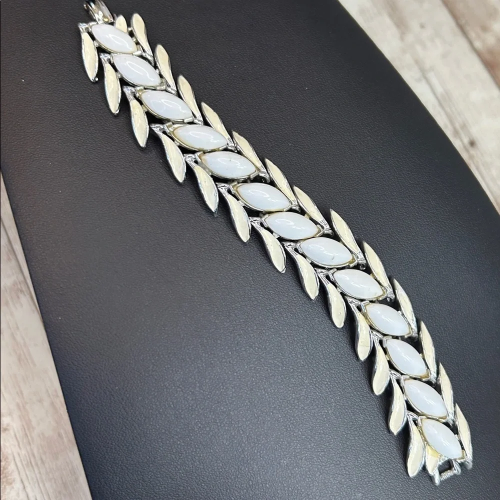 Vintage Milk Glass Bracelet By the Brand ART